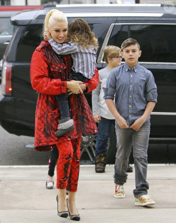 Gwen Stefani à la sortie d'une église avec ses fils Kingston, Zuma et Apollo à Los Angeles, le 5 février 2017