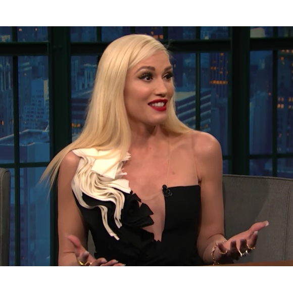 Gwen Stefani parlant de sa relation avec Blake Shelton dans le talk-show de Seth Meyers le 21 février 2017