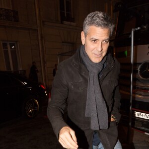 Semi-exclusif - L'acteur américain George Clooney sort de son hôtel pour se rendre à la répétition de la 42e cérémonie des César du cinéma, organisée par l'Académie des arts et techniques du cinéma, à la salle Pleyel à Paris, France, le 23 février 2017.