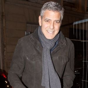 Semi-exclusif - L'acteur américain George Clooney sort de son hôtel pour se rendre à la répétition de la 42e cérémonie des César du cinéma, organisée par l'Académie des arts et techniques du cinéma, à la salle Pleyel à Paris, France, le 23 février 2017.