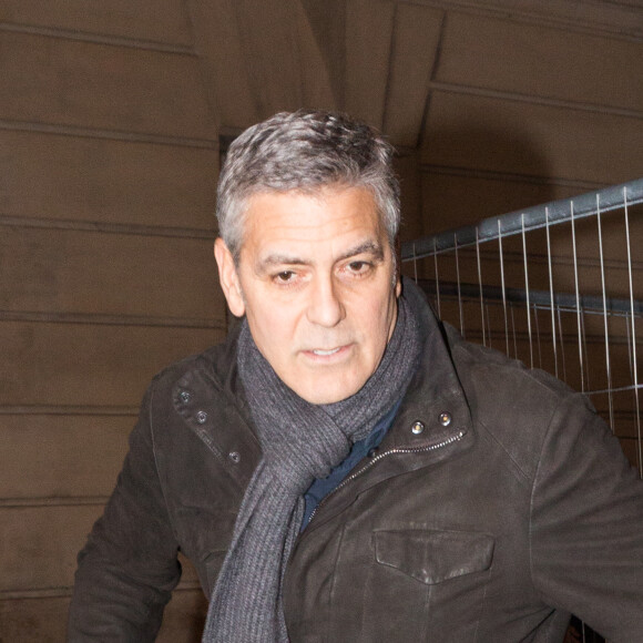 Semi-exclusif - L'acteur américain George Clooney sort de son hôtel pour se rendre à la répétition de la 42ème cérémonie des César du cinéma, organisée par l'Académie des arts et techniques du cinéma, à la salle Pleyel à Paris, France, le 23 février 2017. Semi-exclusive - US actor George Clooney is seen leaving his hotel to attend the rehearsal of the 42th Cesar ceremony at the Salle Pleyel in Paris, France, on February 23, 2017.23/02/2017 - Paris
