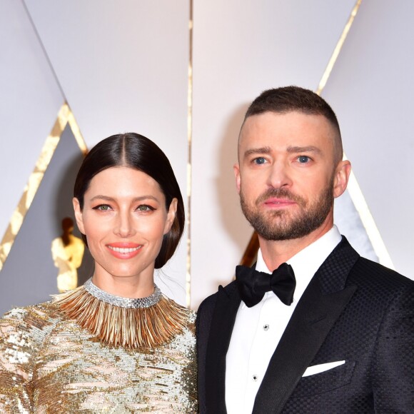 Justin Timberlake et Jessica Biel sur le tapis rouge des Oscars au Dolby Theatre, Los Angeles, le 26 février 2017.