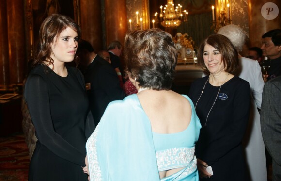 La princesse Eugenie d'York avec des invitées lors de la réception donnée le 27 février 2017 à Buckingham Palace en l'honneur du lancement de l'année culturelle UK - India et des 70 ans de l'indépendance de l'Inde.