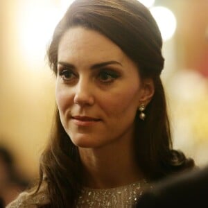 Kate Middleton, duchesse de Cambridge (boucles d'oreilles Anita Dongre) lors de la réception donnée le 27 février 2017 à Buckingham Palace en l'honneur du lancement de l'année culturelle UK - India et des 70 ans de l'indépendance de l'Inde.