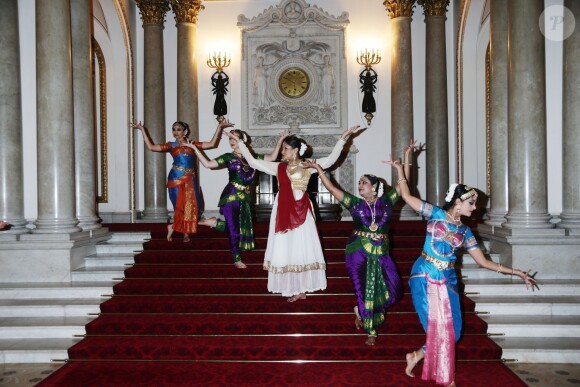 Des danseurs ont animé la réception donnée le 27 février 2017 à Buckingham Palace en l'honneur du lancement de l'année culturelle UK - India et des 70 ans de l'indépendance de l'Inde.
