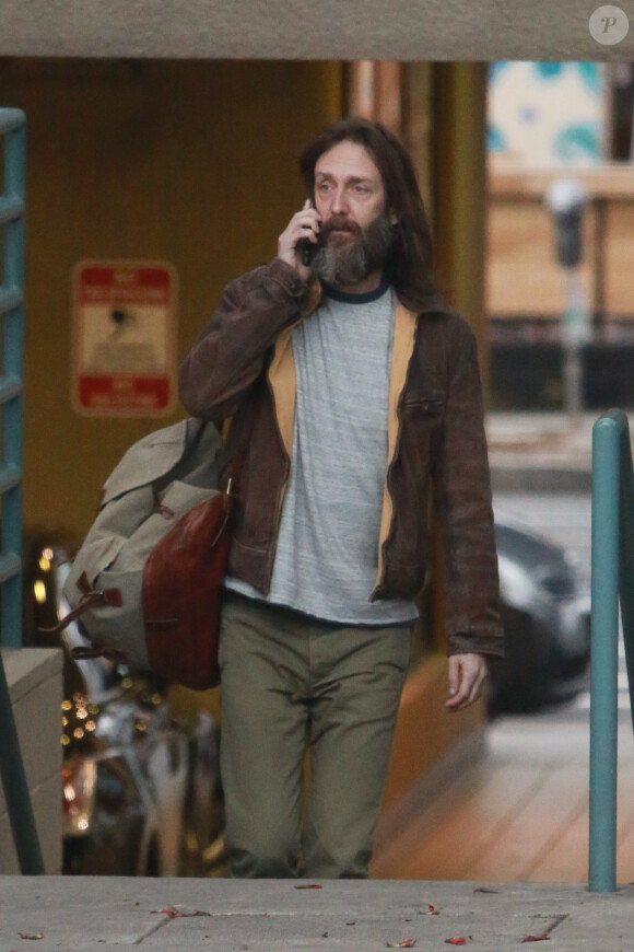 Exclusif - Kate Hudson et son ex-mari Chris Robinson sortent séparément du même immeuble à Los Angeles, Californie, Etats-Unis, le 27 février 2017.