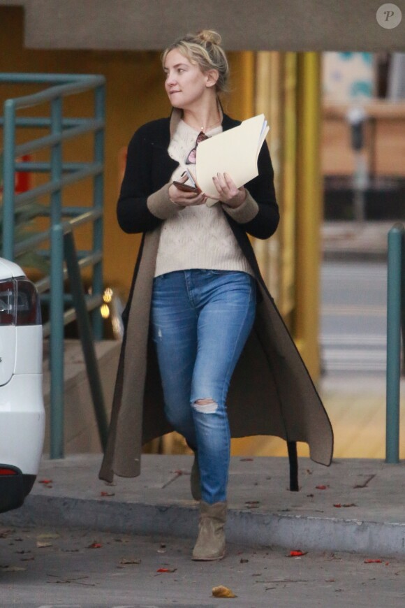 Exclusif - Kate Hudson et son ex-mari Chris Robinson sortent séparément du même immeuble à Los Angeles, Californie, Etats-Unis, le 27 février 2017.