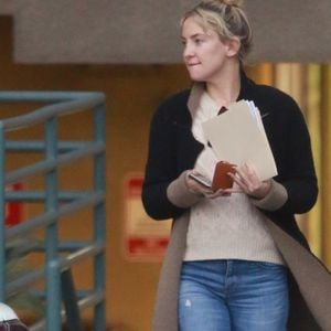 Exclusif - Kate Hudson et son ex-mari Chris Robinson sortent séparément du même immeuble à Los Angeles, Californie, Etats-Unis, le 27 février 2017.