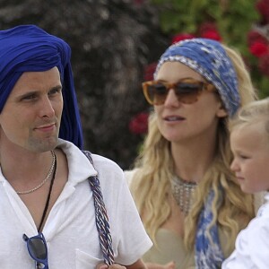 Exclusif - Kate Hudson, son compagnon Matt Bellamy, ses fils Ryder Robinson et Bingham Hawn Bellamy, passent leurs vacances en famille à Ibiza. Le 20 juin 2014