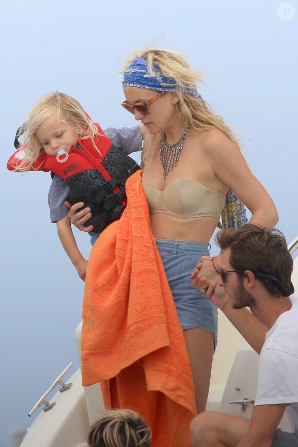 Exclusif - Kate Hudson, son compagnon Matt Bellamy, ses fils Ryder Robinson et Bingham Hawn Bellamy, passent leurs vacances en famille à Ibiza. Le 20 juin 2014