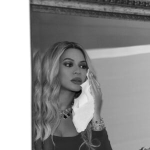 Beyoncé, enceinte de jumeaux, pose avant de se rendre à la soirée pre Oscars Harvey Weinstein organisée à Los Angeles le 25 février 2017.