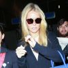 Gwyneth Paltrow et son compagnon Brad Falchuk arrivent à l'aéroport LAX de Los Angeles, en provenance de Paris, où ils ont assisté à plusieurs défilés de mode lors de la fashion week parisienne. Le 27 janvier 2016.