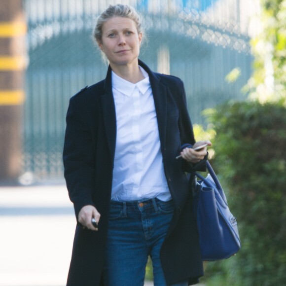 Exclusif - Gwyneth Paltrow se promène à Los Angeles le 23 février 2017.