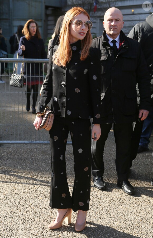 Emma Roberts - Défilé Chloé, prêt-à-porter automne-hiver 2017/2018 au Grand Palais à Paris. Le 2 mars 2017.