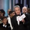 Warren Beatty s'excuse après avoir annoncé par erreur "La La Land" comme ayant gagné l'Oscar du meilleur film, alors que c'était "Moonlight" le bon vainqueur - le 26 février 2017