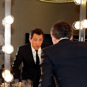 Gad Elmaleh dans la loge après le spectacle de Gad Elmaleh "Oh My Gad" au "Carnegie Hall" à New York City, New York, Etats-Unis, le 11 février 2017.