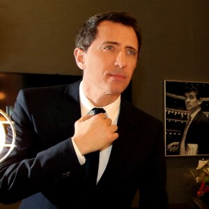 Gad Elmaleh dans la loge après le spectacle de Gad Elmaleh "Oh My Gad" au "Carnegie Hall" à New York City, New York, Etats-Unis, le 11 février 2017.