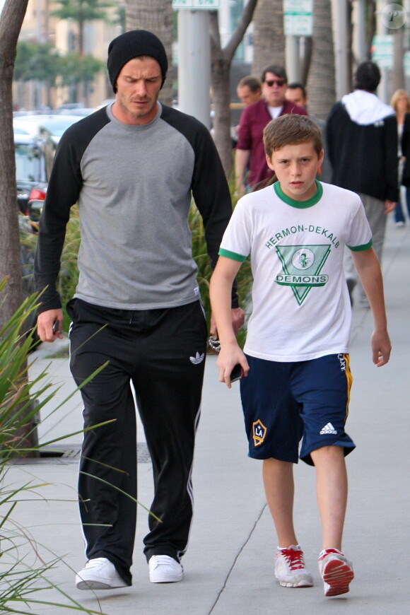 Exclu - David et Brooklyn Beckham à Beverly Hills le 14 novembre 2011