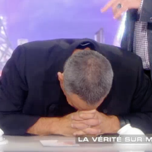 Thierry Ardisson hypnotisé par Messmer : Florence Foresti prend sa place. Emission "Salut les Terriens !" sur C8. Le 4 mars 2017.
