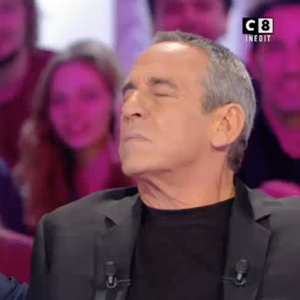 Thierry Ardisson hypnotisé par Messmer : Florence Foresti prend sa place. Emission "Salut les Terriens !" sur C8. Le 4 mars 2017.