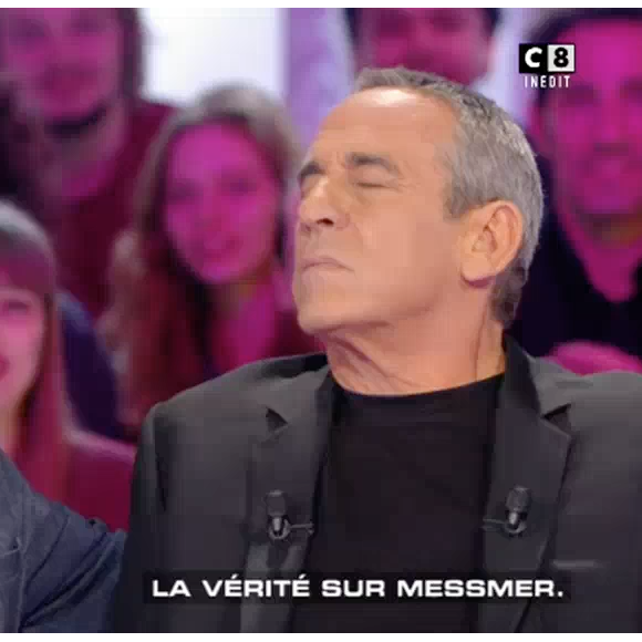 Thierry Ardisson hypnotisé par Messmer : Florence Foresti prend sa place. Emission "Salut les Terriens !" sur C8. Le 4 mars 2017.