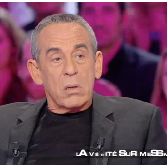 Thierry Ardisson hypnotisé par Messmer : Florence Foresti prend sa place. Emission "Salut les Terriens !" sur C8. Le 4 mars 2017.