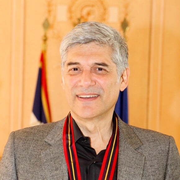 L'acteur Georges Corraface s'est vu remettre le titre de Citoyen d'honneur de la Ville d'Athènes lors d'une cérémonie à la mairie de la capitale grecque le 6 mars 2017. © Aristidis Vafeiadakis via ZUMA Wire / Bestimage