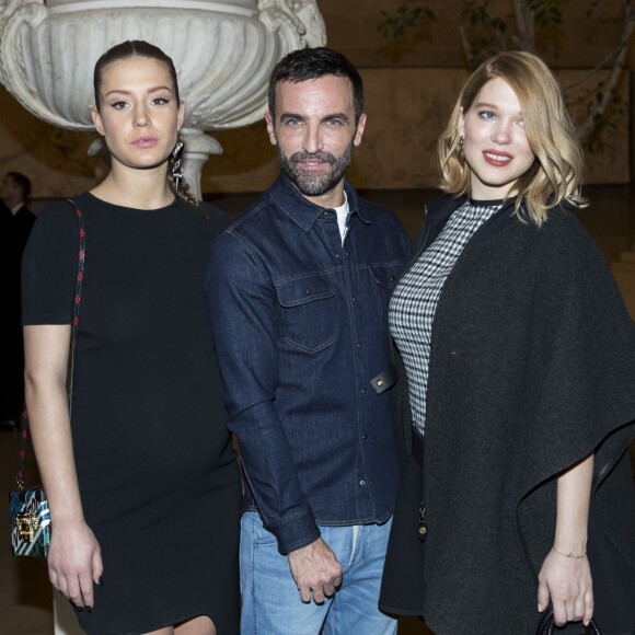 Adèle Exarchopoulos (enceinte), Nicolas Ghesquière (styliste) et Léa Seydoux en backstage du défilé de mode "Louis Vuitton", collection prêt-à-porter Automne-Hiver 2017-2018 au musée du Louvre à Paris, le 7 Mars 2017.© Olivier Borde/Bestimage