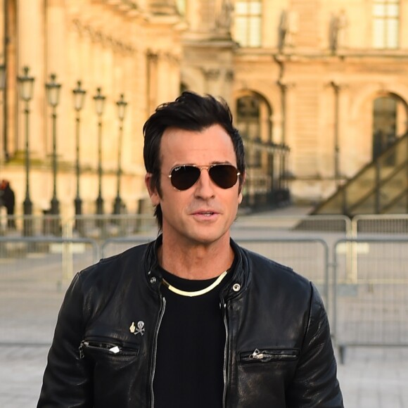 Justin Théroux au défilé de mode "Louis Vuitton", collection prêt-à-porter Automne-Hiver 2017-2018 à Paris,Musée du Louvre le 7 Mars 2017.