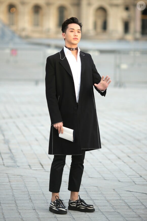 Timmy Xu Weizhou au défilé de mode "Louis Vuitton", collection prêt-à-porter Automne-Hiver 2017-2018 au Louvres à Paris, le 7 Mars 2017.© CVS/Veeren/Bestimage