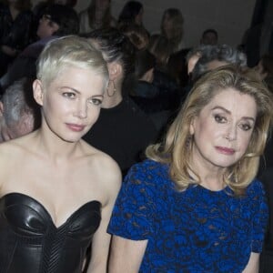 Isabelle Huppert, Michelle Williams, Catherine Deneuve et Jennifer Connelly en front row au défilé de mode "Louis Vuitton", collection prêt-à-porter Automne-Hiver 2017-2018 au musée du Louvre à Paris, le 7 Mars 2017.© Olivier Borde/Bestimage