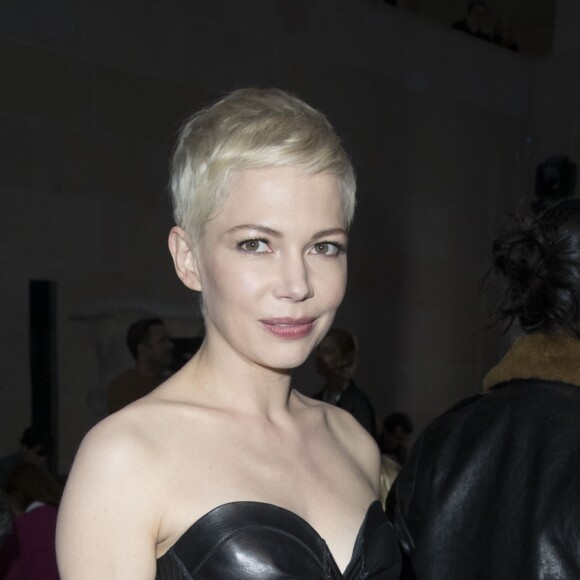 Michelle Williams en front row au défilé de mode "Louis Vuitton", collection prêt-à-porter Automne-Hiver 2017-2018 au musée du Louvre à Paris, le 7 Mars 2017.© Olivier Borde/Bestimage