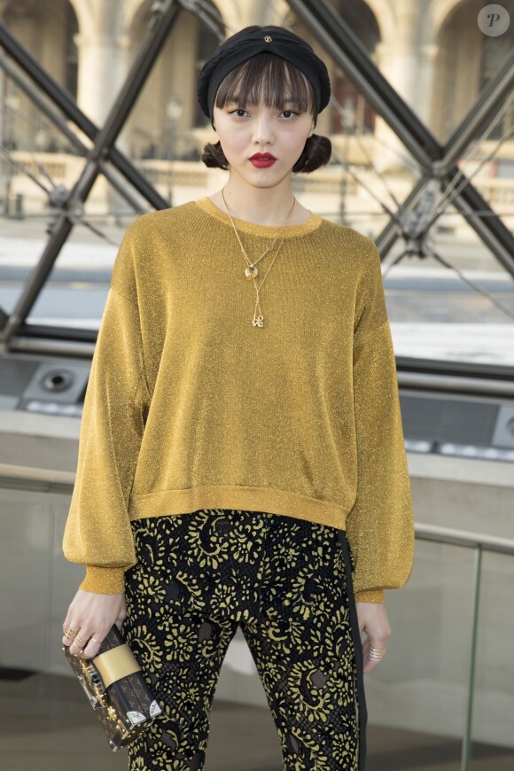 Rila Fukushima au défilé de mode "Louis Vuitton", collection prêt-à-porter Automne-Hiver 2017-2018 au musée du Louvre à Paris, le 7 Mars 2017.© Olivier Borde/Bestimage