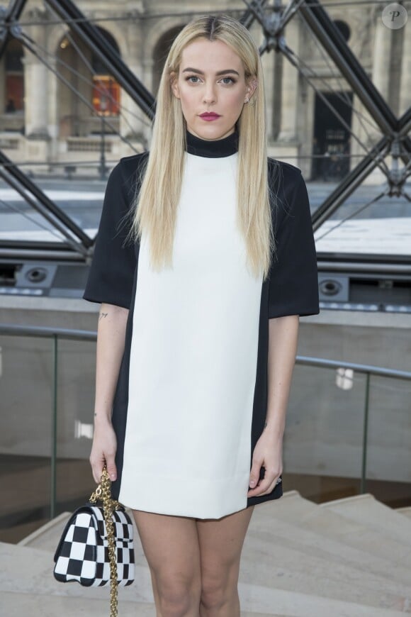 Riley Keough au défilé de mode "Louis Vuitton", collection prêt-à-porter Automne-Hiver 2017-2018 au musée du Louvre à Paris, le 7 Mars 2017.© Olivier Borde/Bestimage
