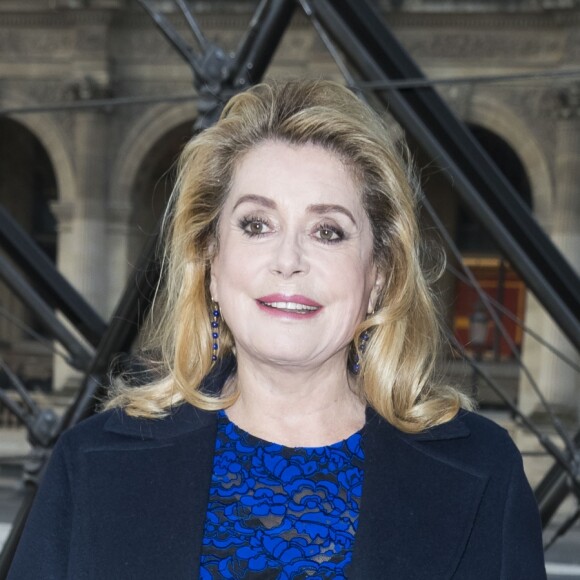 Catherine Deneuve au défilé de mode "Louis Vuitton", collection prêt-à-porter Automne-Hiver 2017-2018 au musée du Louvre à Paris, le 7 Mars 2017.© Olivier Borde/Bestimage