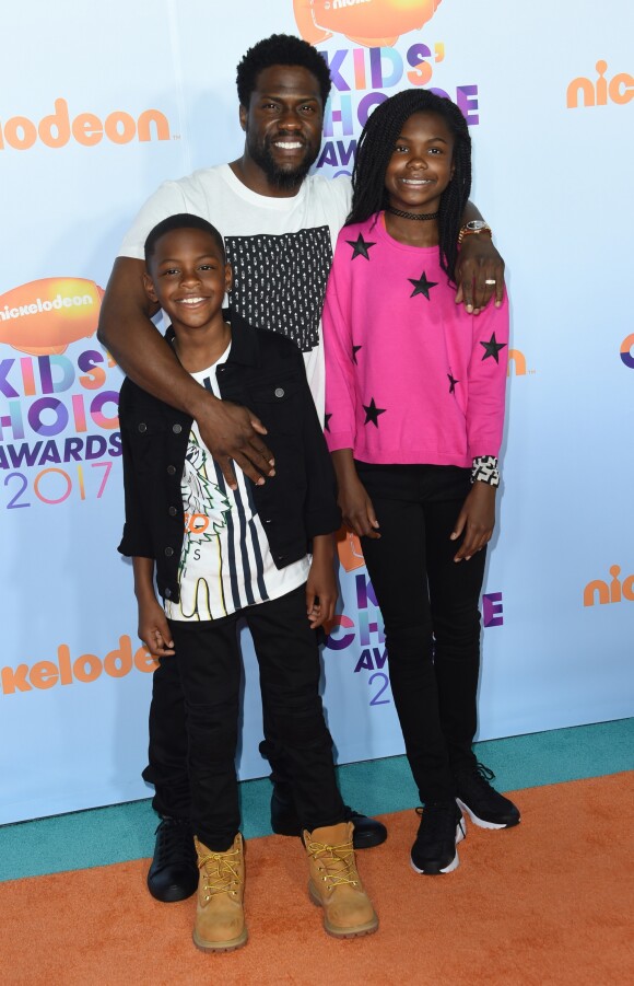 Kevin Hart avec sa fille Heaven et son fils Hendrix - Nickelodeon's 2017 Kids' Choice Awards à l'USC Galen Center à Los Angeles le 11 mars 2017.
