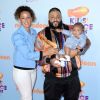 DJ Khaled, Nicole Tuck et leur fils Asahd - Nickelodeon's 2017 Kids' Choice Awards à l'USC Galen Center à Los Angeles le 11 mars 2017.