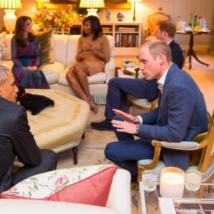 Le prince William, la duchesse Catherine de Cambridge et le prince Harry recevaient à dîner au palais de Kensington le 22 avril 2016 Barack et Michelle Obama.