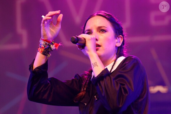 La chanteuse Jain en concert lors du Fnac Live Festival 2016 sur le parvis de l'Hôtel de Ville de Paris. Le 20 juillet 2016 © Lise Tuillier / Bestimage