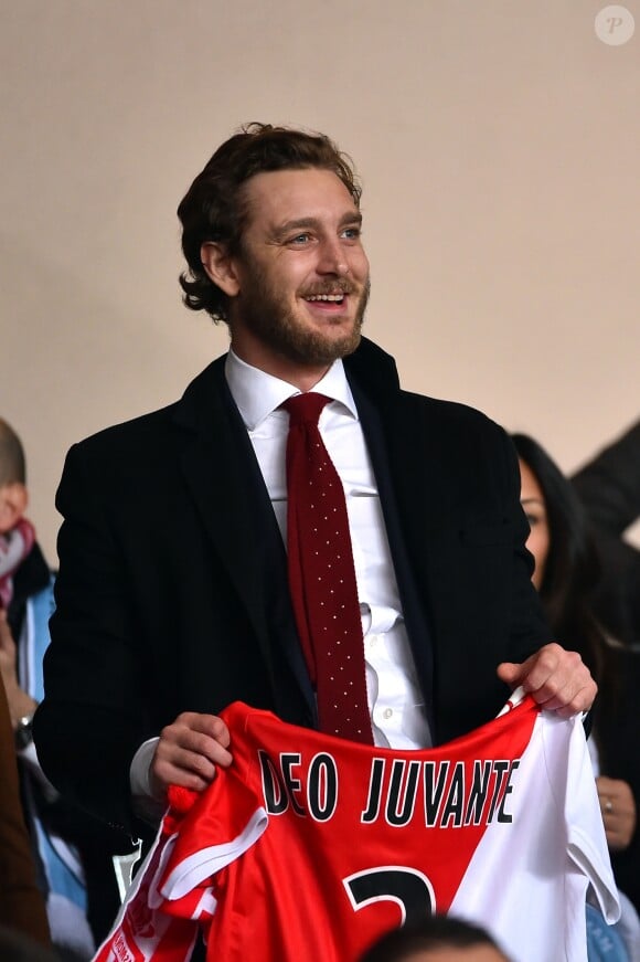 Pierre Casiraghi avec un maillot de l'AS Monaco sur lequel est floquée la devise de la principauté, Deo juvante, lors du match retour de huitième de finale de Ligue des Champions entre l'AS Monaco et Manchester City au stade Louis II à Monaco le 15 mars 2017. Le club de la principauté, défait à l'aller 5 à 3, s'est qualifié pour les quarts de finale en battant les Anglais 3 buts à 1. © Bruno Bebert/Bestimage