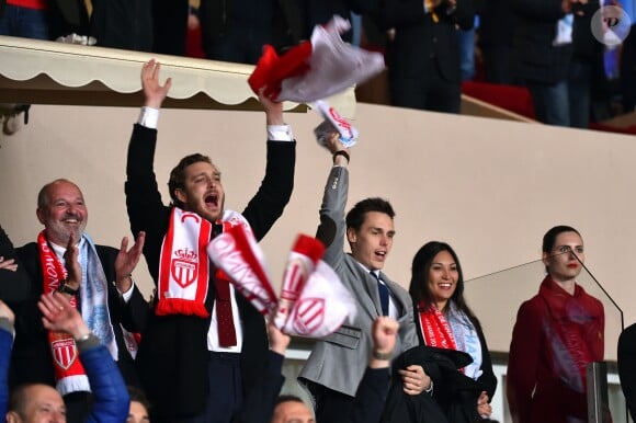 Pierre Casiraghi, Louis Ducruet et sa compagne Marie se sont régalés lors du match retour de huitième de finale de Ligue des Champions entre l'AS Monaco et Manchester City au stade Louis II à Monaco le 15 mars 2017. Le club de la principauté, défait à l'aller 5 à 3, s'est qualifié pour les quarts de finale en battant les Anglais 3 buts à 1. © Bruno Bebert/Bestimage