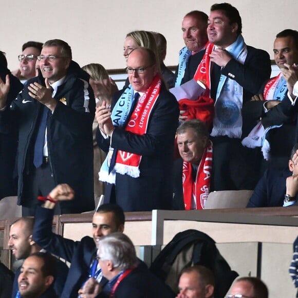 Vadim Vasilyev, le vice-président de l'AS Monaco, Dmitri Rybolovlev, le président de l'AS Monaco, le prince Albert II de Monaco et Michael Wittstock, père de la princesse Charlene, lors du match retour de huitième de finale de Ligue des Champions entre l'AS Monaco et Manchester City au stade Louis II à Monaco le 15 mars 2017. Le club de la principauté, défait à l'aller 5 à 3, s'est qualifié pour les quarts de finale en battant les Anglais 3 buts à 1. © Bruno Bebert/Bestimage