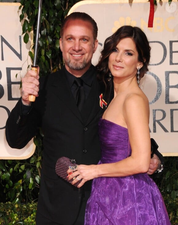 Jesse James et Sandra Bullock arriving aux Golden Globe Awards à Los Angeles le 17 janvier 2010