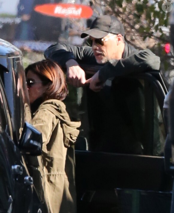 Sandra Bullock câline et embrasse son compagnon Bryan Randall à Studio City, le 24 février 2017