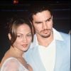 Jennifer Lopez et son premier mari Ojani Noa, ici en 1997 à Hollywood pour l'avant-première du film "Men In Black". Le couple a divorcé en 1998 après un an de mariage.