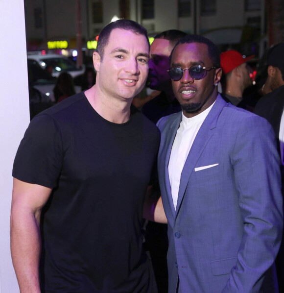 Chris Paciello (à gauche) au côté de Sean Combs (alias P. Diddy), un autre ex de Jennifer Lopez. Ici à Miami le 15 octobre 2016. Chris Paciello avait brièvement fréquenté J-Lo en 1998, peu de temps avant qu'elle se mette en couple avec P. Diddy.