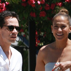 Jennifer Lopez et Marc Anthony vont chercher leur fille Emme à l'ecole a Los Angeles, le 19 juin 2013. Le couple s'était marié en 2004 et avait rompu en 2011. Le divorce a été prononcé trois ans plus tard. Ensemble, ils ont eu les jumeaux Max et Emme (nés en 2008).