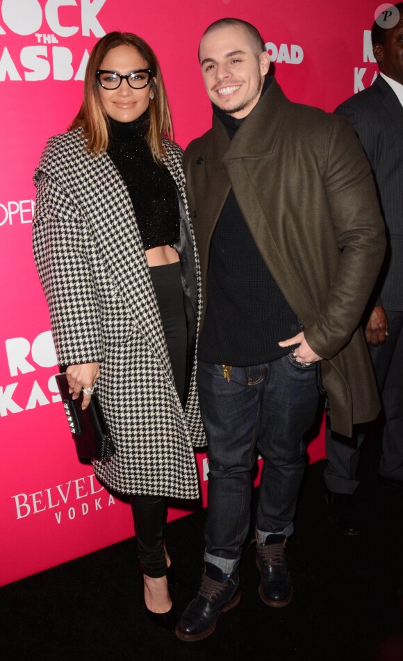 Jennifer Lopez et Casper Smart lors de la Première de "Rock The Kasbah" à New York, le 19 octobre 2015. Le couple s'est fréquenté entre 2011 et 2016.