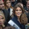 Sylvie Tellier - Iris Mittenaere de retour à Lille, sa ville natale, après son sacre de Miss Univers 2016. Elle est arrivée par le train, a défilé dans un bus sur la rue principale et a terminé au balcon du journal "La Voix du Nord", le 19 mars 2017. © Stéphane Vansteenkiste/Bestimage