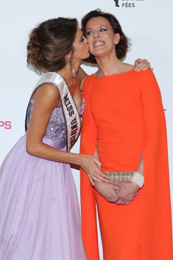 Iris Mittenaere (Miss Univers 2017) et sa mère Laurence Druart au Gala de charité au profit de l'association "Les Bonnes fées" à l'hôtel d'Evreux, Place Vendôme à Paris, le 20 mars 2017. © CVS/Bestimage